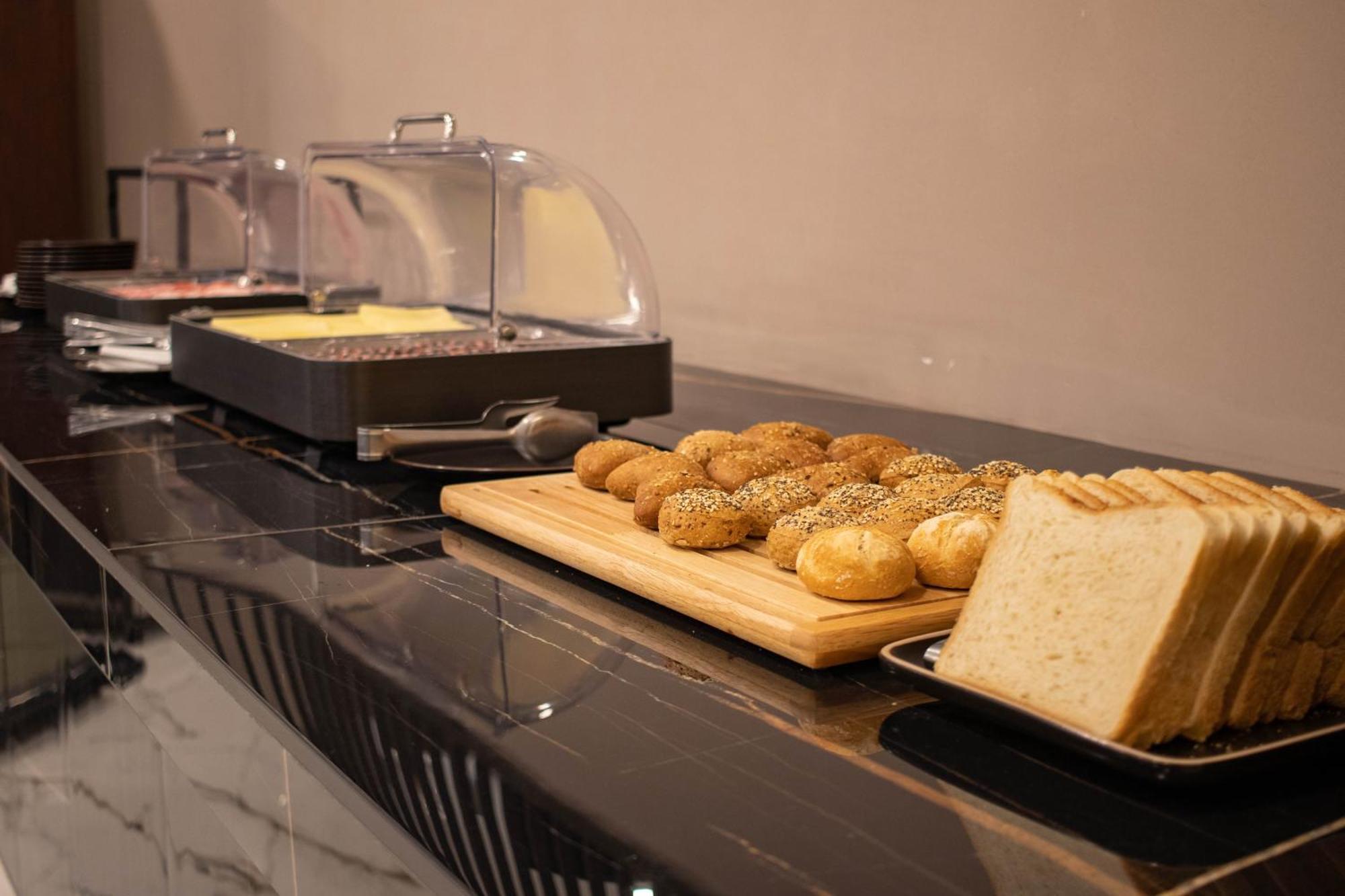 Emma Hotel Bologna Fiera Granarolo dell'Emilia Bagian luar foto